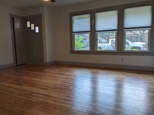 Building Photo - 5107 Avenue G