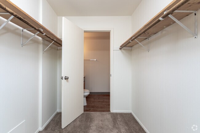 2BR, 1.5BA - Mission Hills