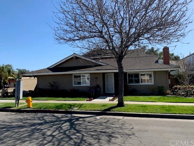 Foto principal - 6232 Warner Ave