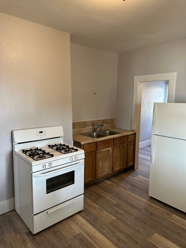 411 N 10th St Unit 411 Lower, Manitowoc, WI 54220 Apartments in