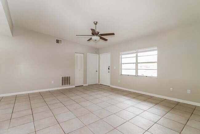 Foto del edificio - 912 Axlewood Cir