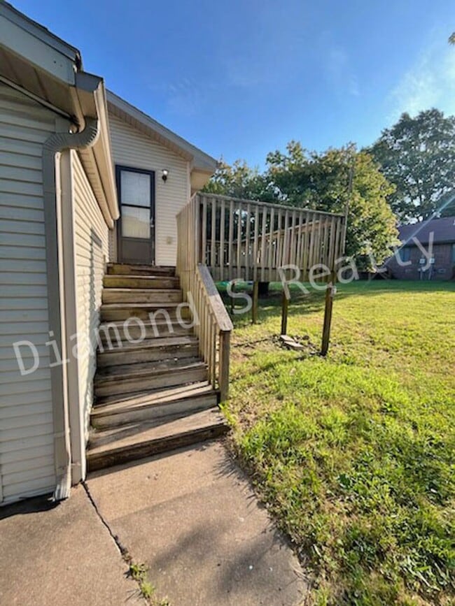 Building Photo - 1204 Flora St