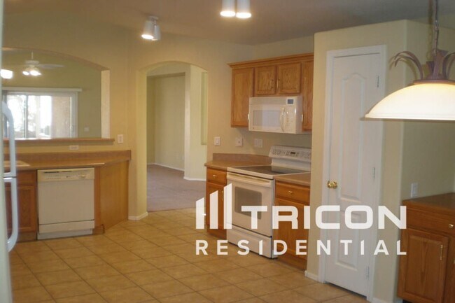 Building Photo - 3118 N 129th Dr