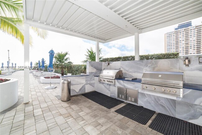 Building Photo - 1904 S Ocean Dr