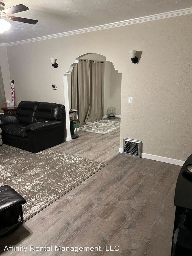 Foto del edificio - 5 br, 2 bath House - 1031 N. Lincoln Ave.
