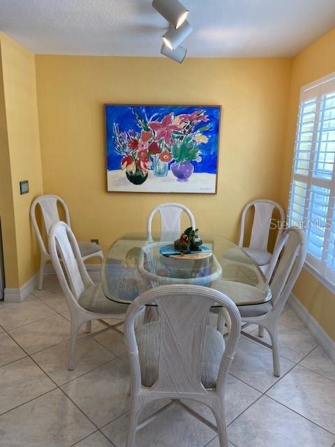 Building Photo - 850 S Tamiami Trl