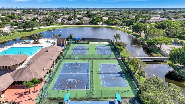 Foto del edificio - 2242 NW 39th Ave