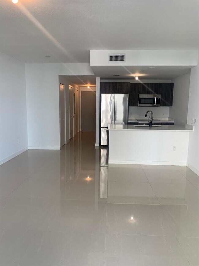 Foto del edificio - 488 NE 18th St