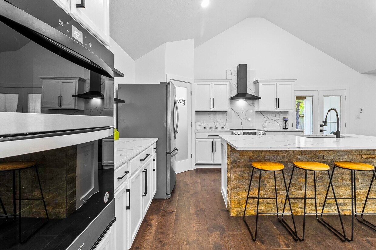 Building Photo - 112 Glen Haven