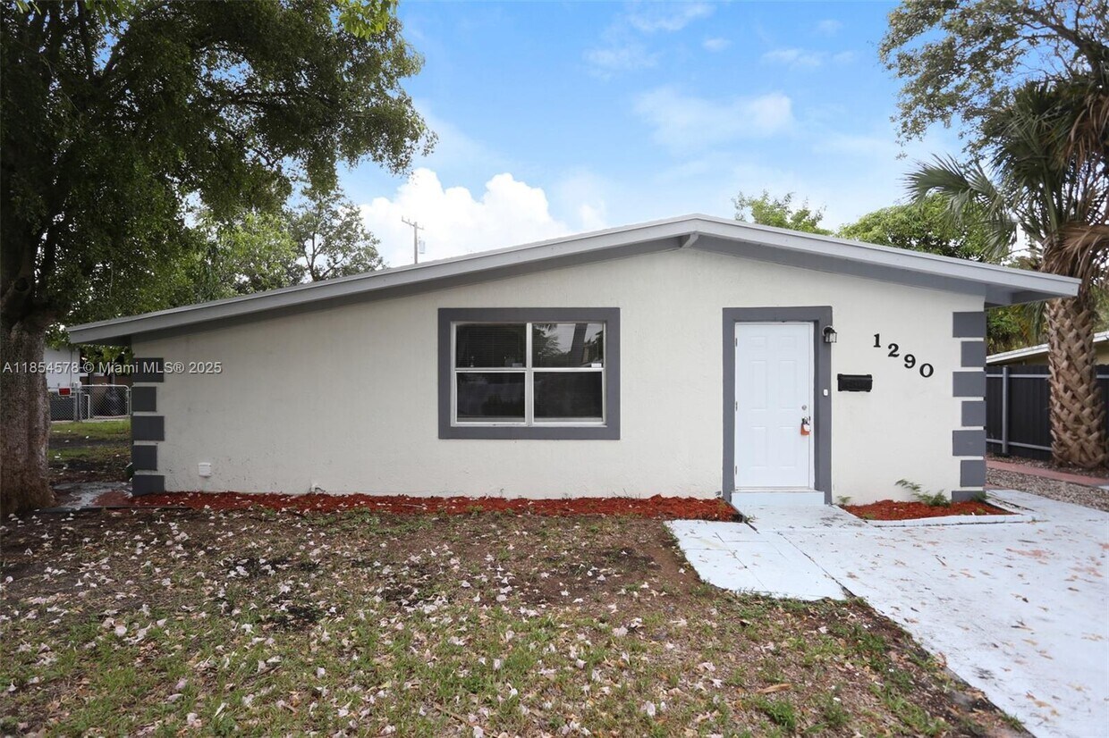 Foto principal - 1290 SW 28th Ave