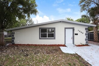 Building Photo - 1290 SW 28th Ave