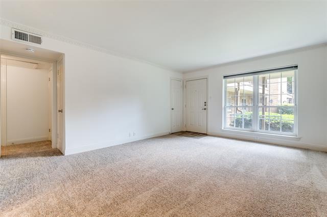 Foto del edificio - 7904 Royal Ln