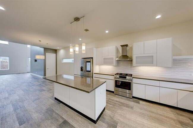 Building Photo - 2211 Padron Pl