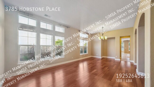 Foto del edificio - 3785 Hobstone Pl