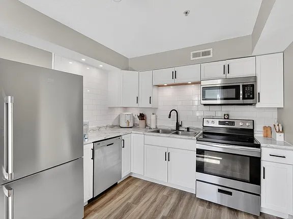 Foto del edificio - 3405 Woodland Ave