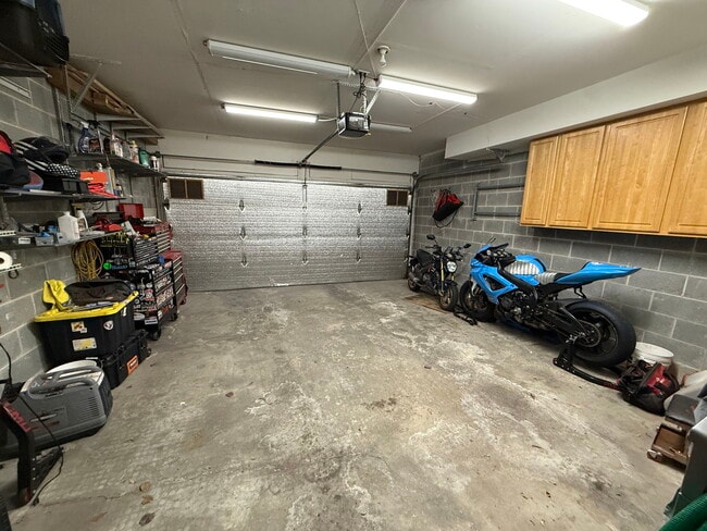 Photo - 1332 N Burling St House