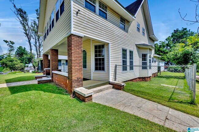 Building Photo - 2301 26th St Ensley