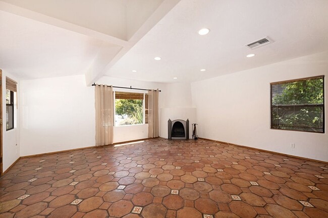 Building Photo - 10527 Troon Ave