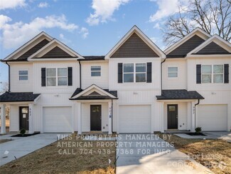Building Photo - 903 Oakwood Ave
