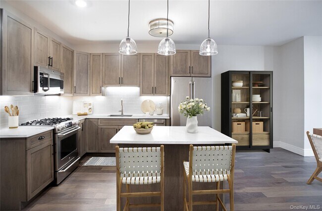 Building Photo - 990 Corporate Dr