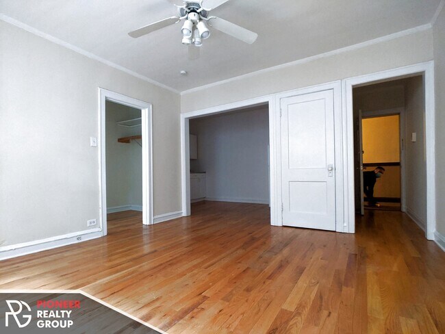 Foto del edificio - 546 W Wellington Ave