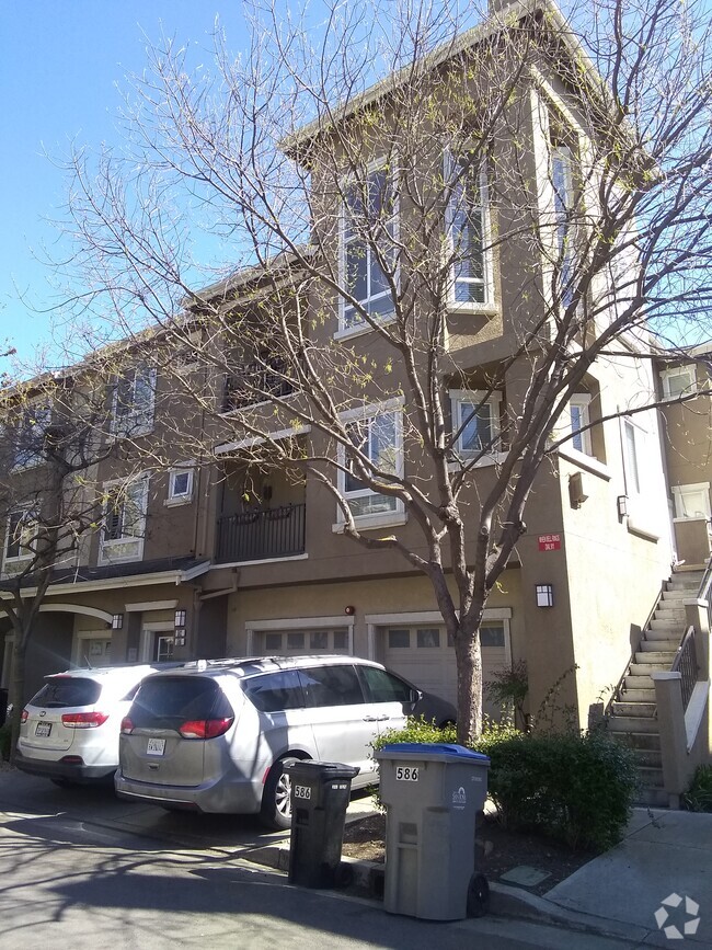 Building Photo - 586 Marble Arch Ave