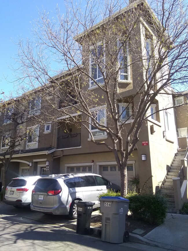 Building Photo - 586 Marble Arch Ave