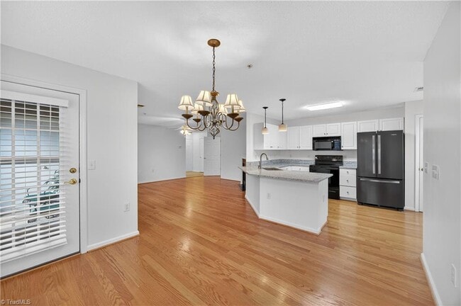 Foto del edificio - 2221 Delaney Dr