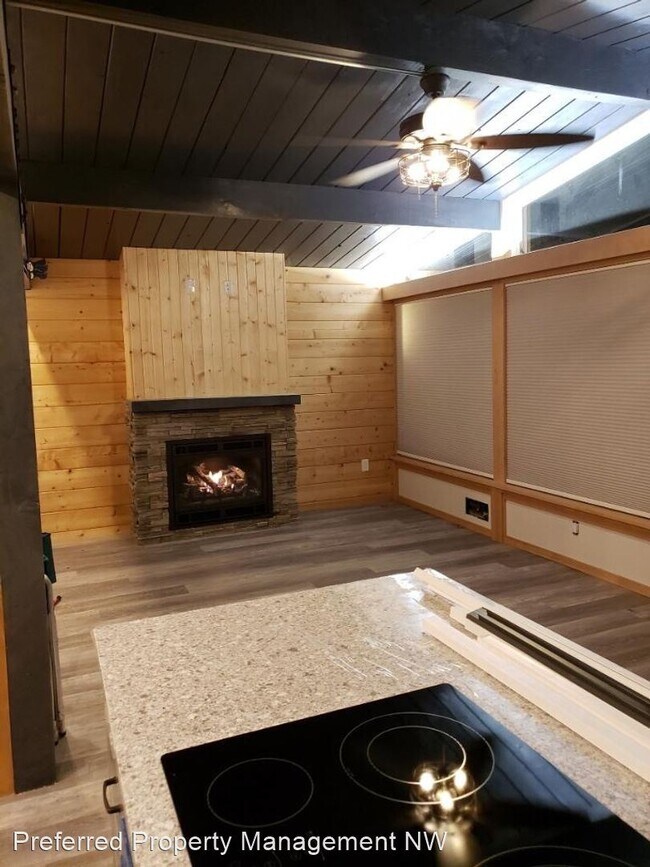 Foto del edificio - 2 br, 1 bath House - 11403 N. Lakeshore Dr