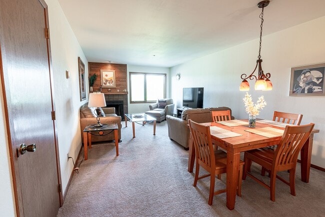 Building Photo - 1170 Denali St