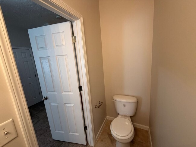 Building Photo - 8115 Valley Oak Dr