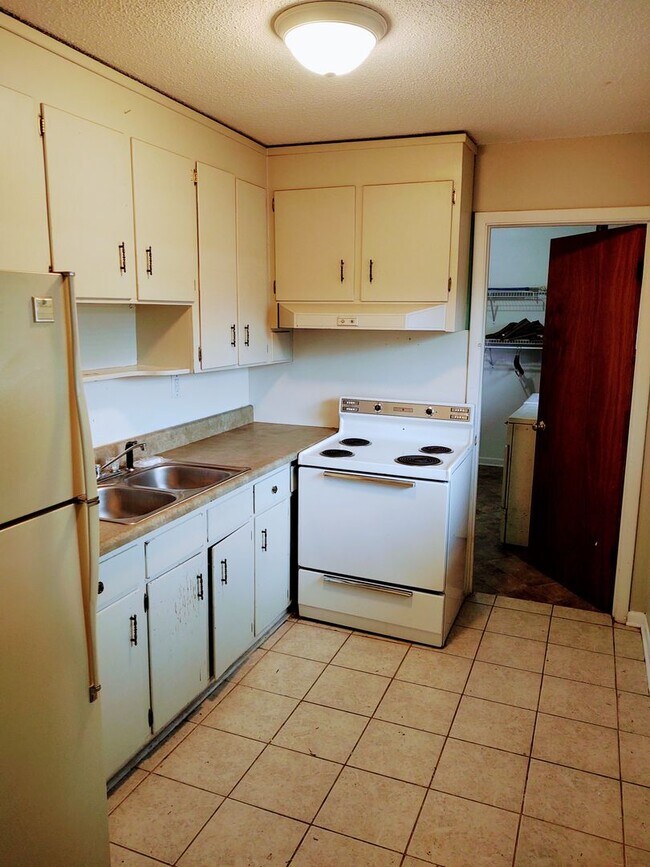 Foto del edificio - 7758 Kipling St