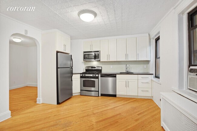 Building Photo - 467 1st St