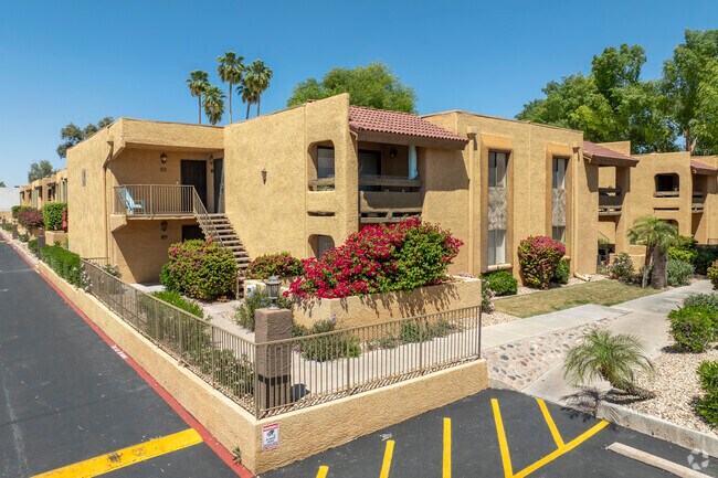 Foto del edificio - 8500 E Indian School Rd