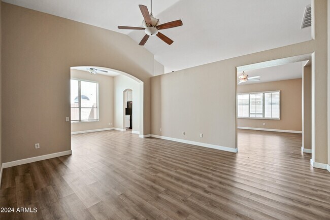 Foto del edificio - 8529 E Neville Ave