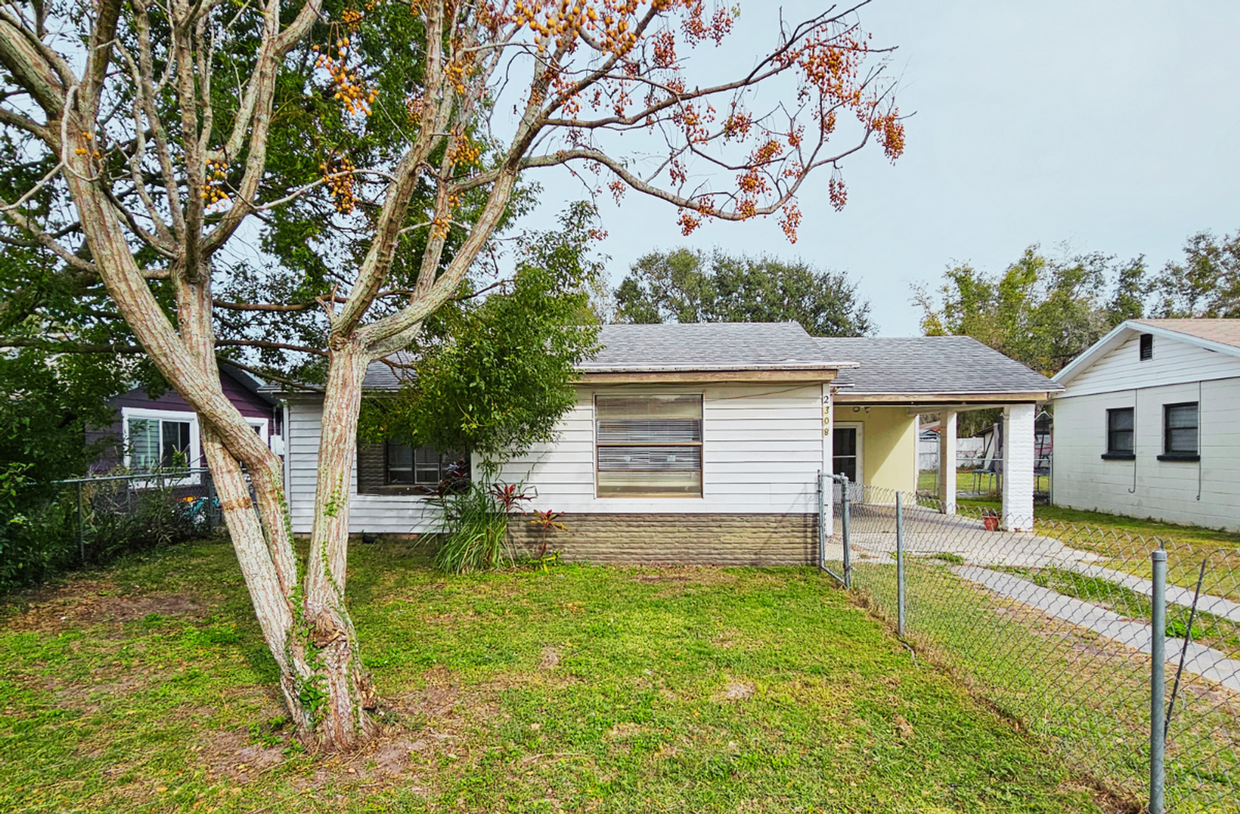 Foto principal - 2 BED, 1 BATH w/ FENCED YARD IN LAKELAND!