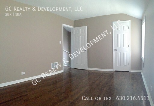 Building Photo - ***ATTACHED SFH / 2 BDRM / HARDWOOD FLOORI...