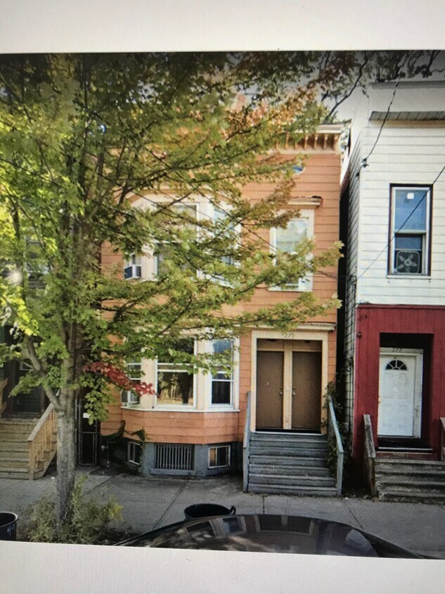 Building Photo - 279 Ontario St