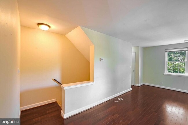 Building Photo - 2601 S Walter Reed Dr