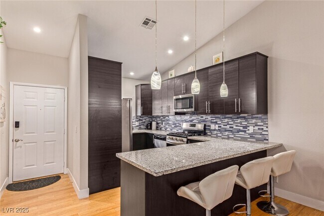 Foto del edificio - 2840 Blue Bonnet Dr
