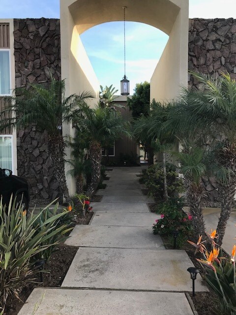 Primary Photo - 1747 Chalcedony St