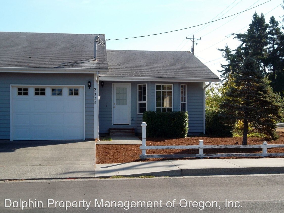 Primary Photo - 2024 Oak St