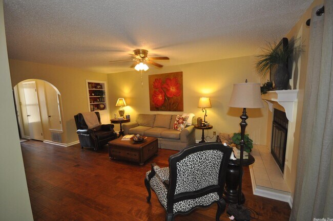 Foto del edificio - 301 Kings Row Dr