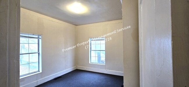 Building Photo - 404 Center Ave