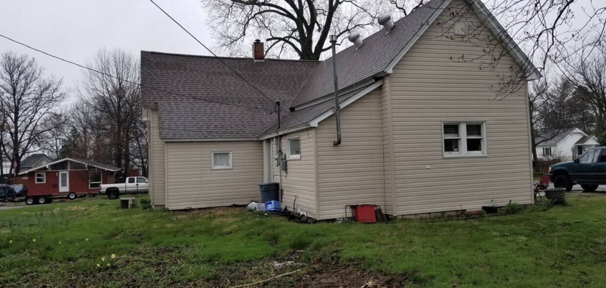 621 S 12th St, Herrin, IL 62948 House Rental in Herrin, IL