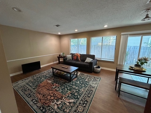 Photo - 1606 Lemon Tree Ln House