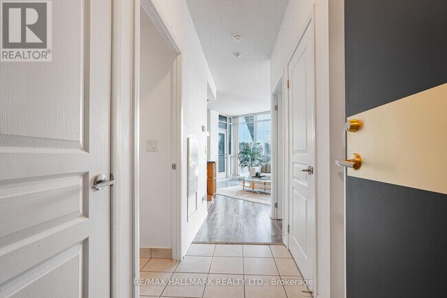 Photo du bâtiment - 18 Yonge St