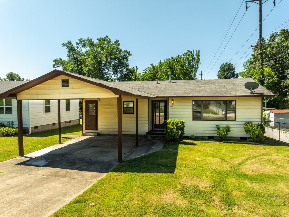 Primary Photo - 2816 Memphis St