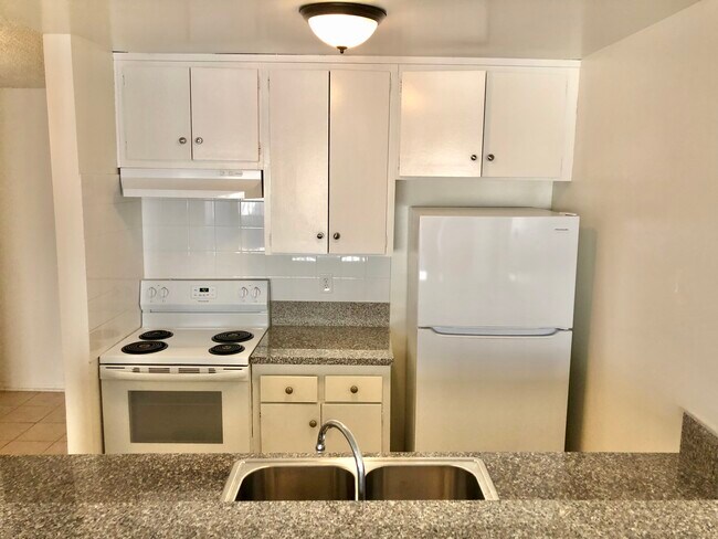 Unidad Nº22 - Área de cocina y fregadero - 3739 Clarington Ave