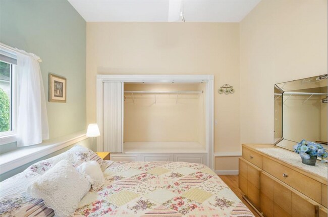 Foto del edificio - 24 Pine Hill Ave